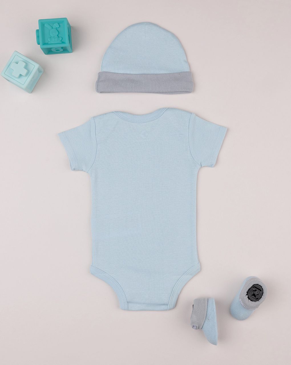 Set 3 pezzi converse neonato cappellino + body + scarpe