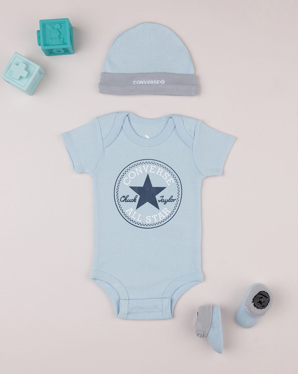 Set 3 pezzi converse neonato cappellino + body + scarpe