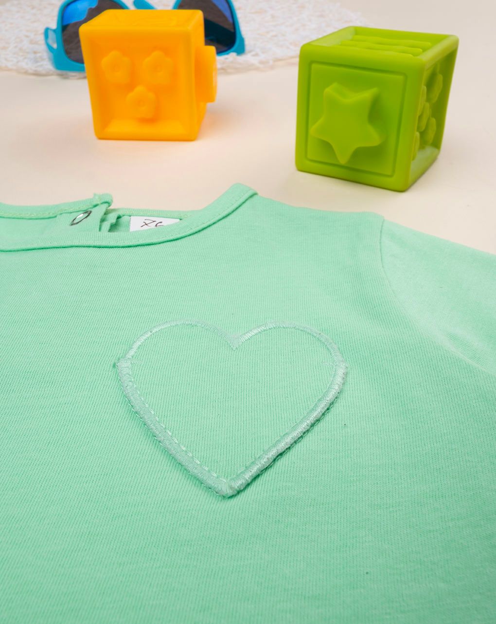 T-shirt verde bimba a maniche corte