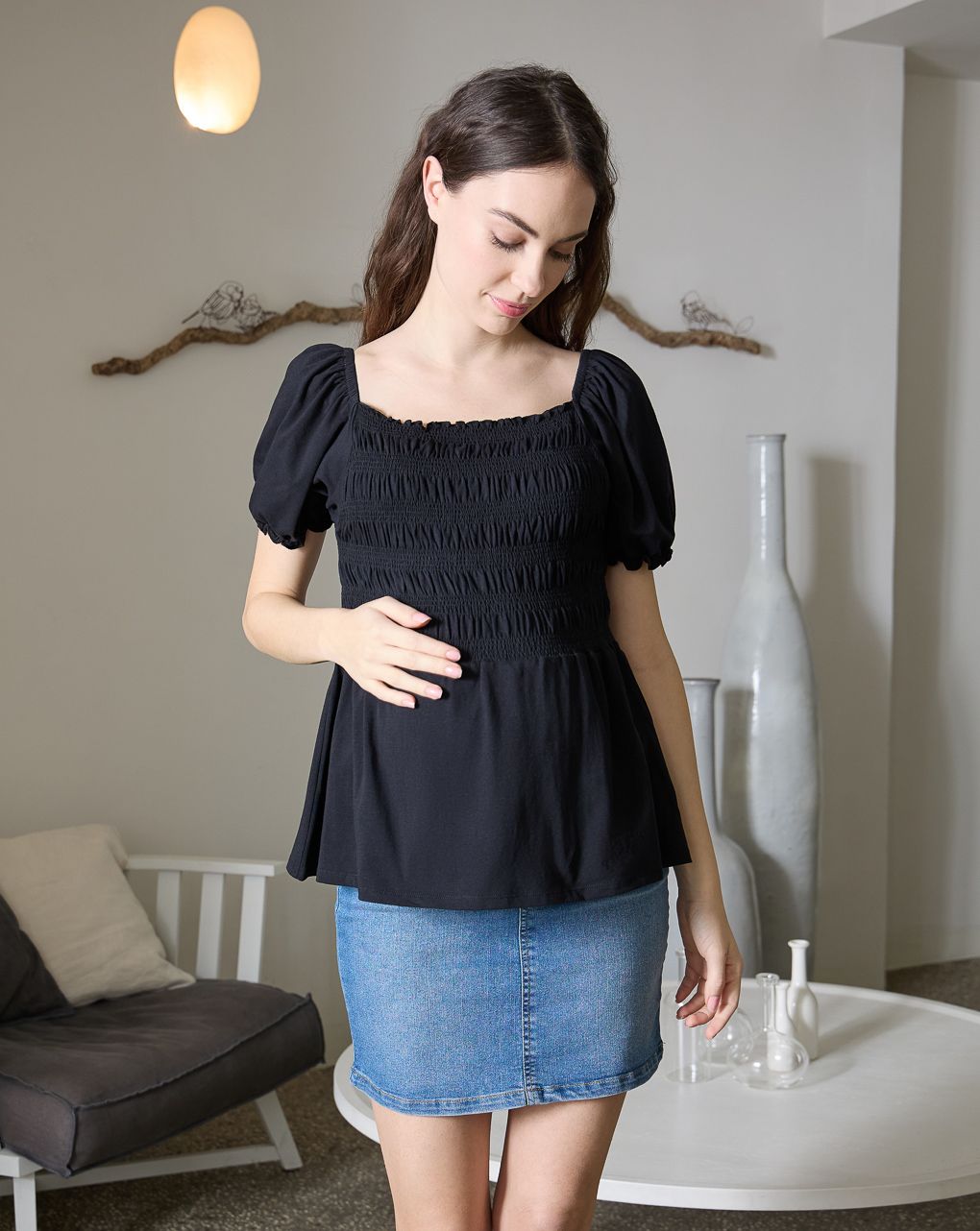T-shirt premaman nera con maniche a sbuffo