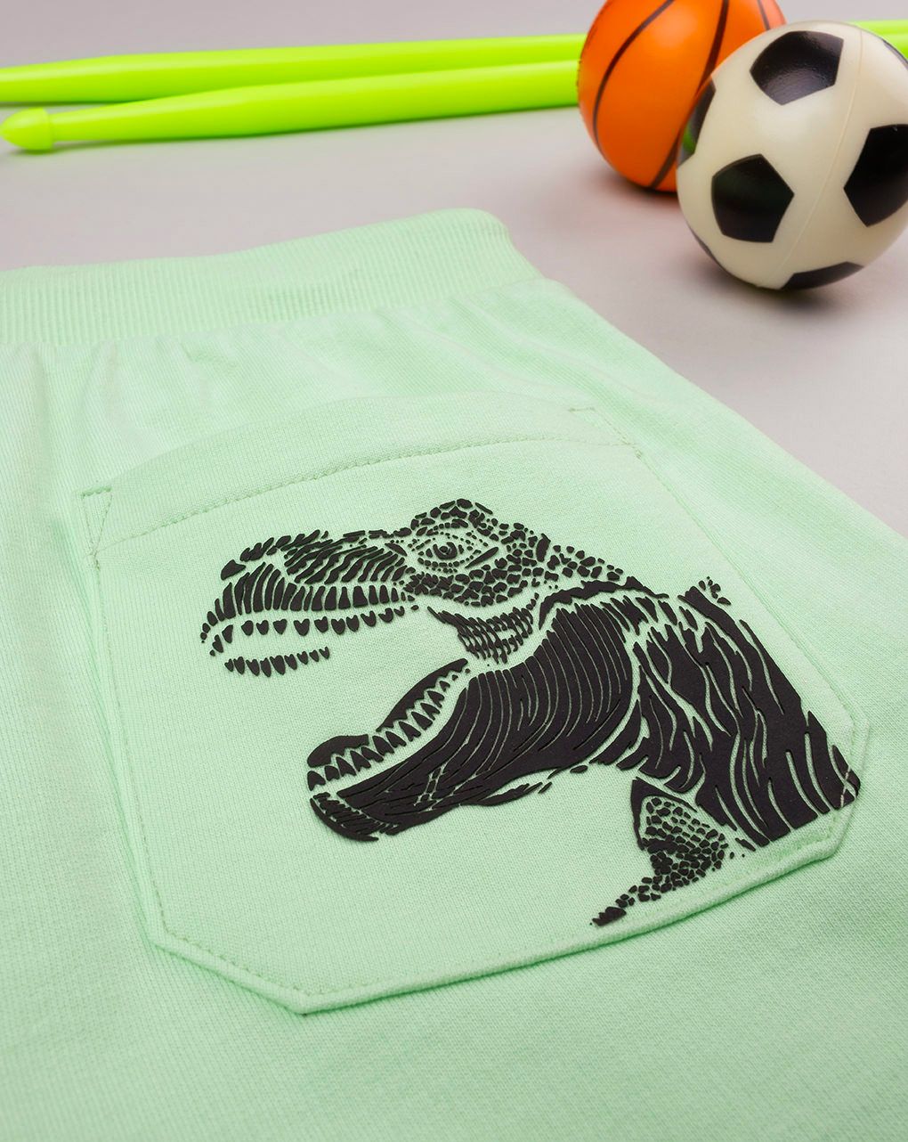 Shorts bambino verdi con stampa