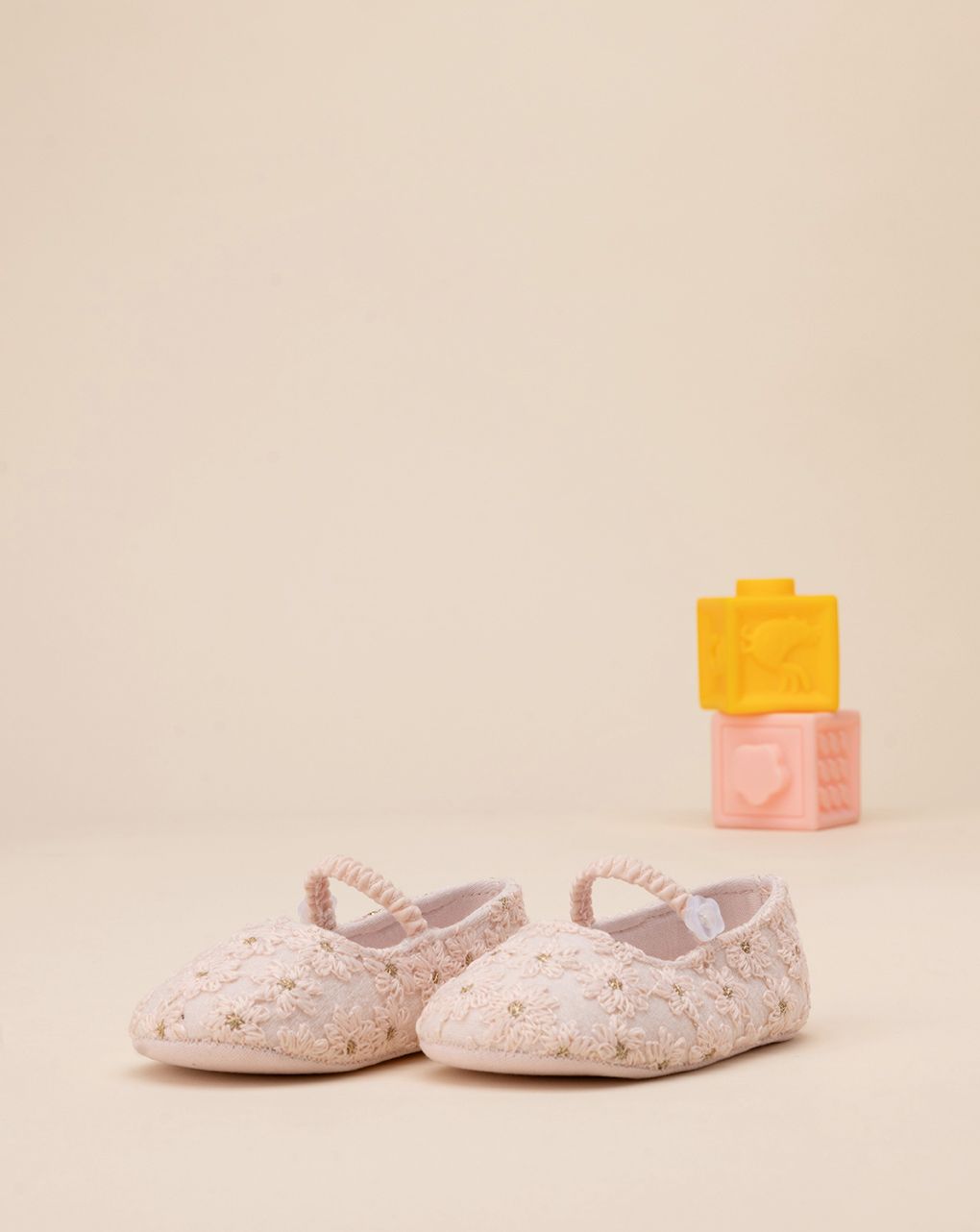 Elegante ballerina neonata