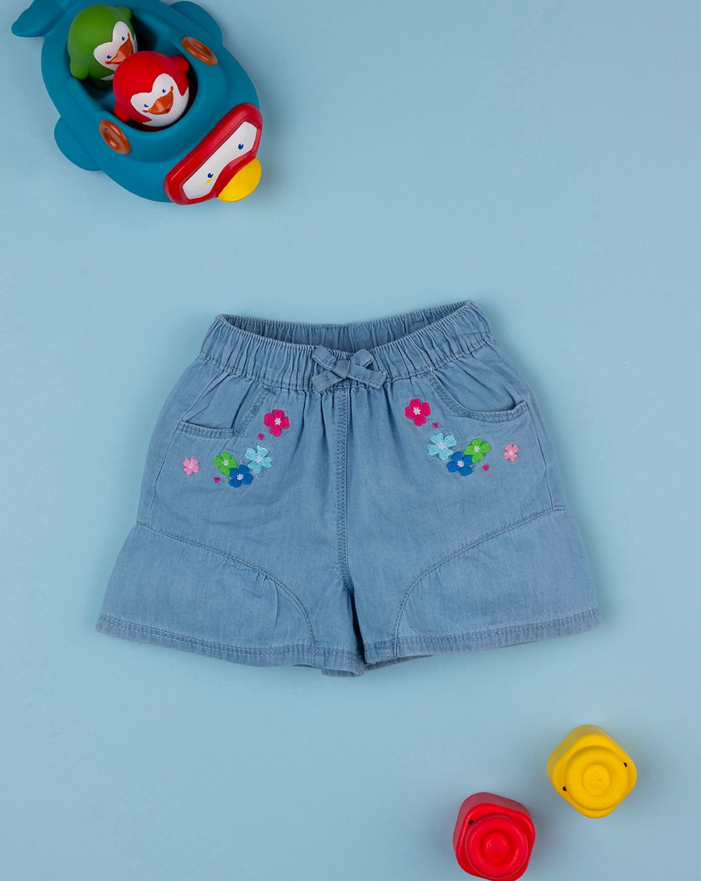 Shorts chambray bimba con ricami