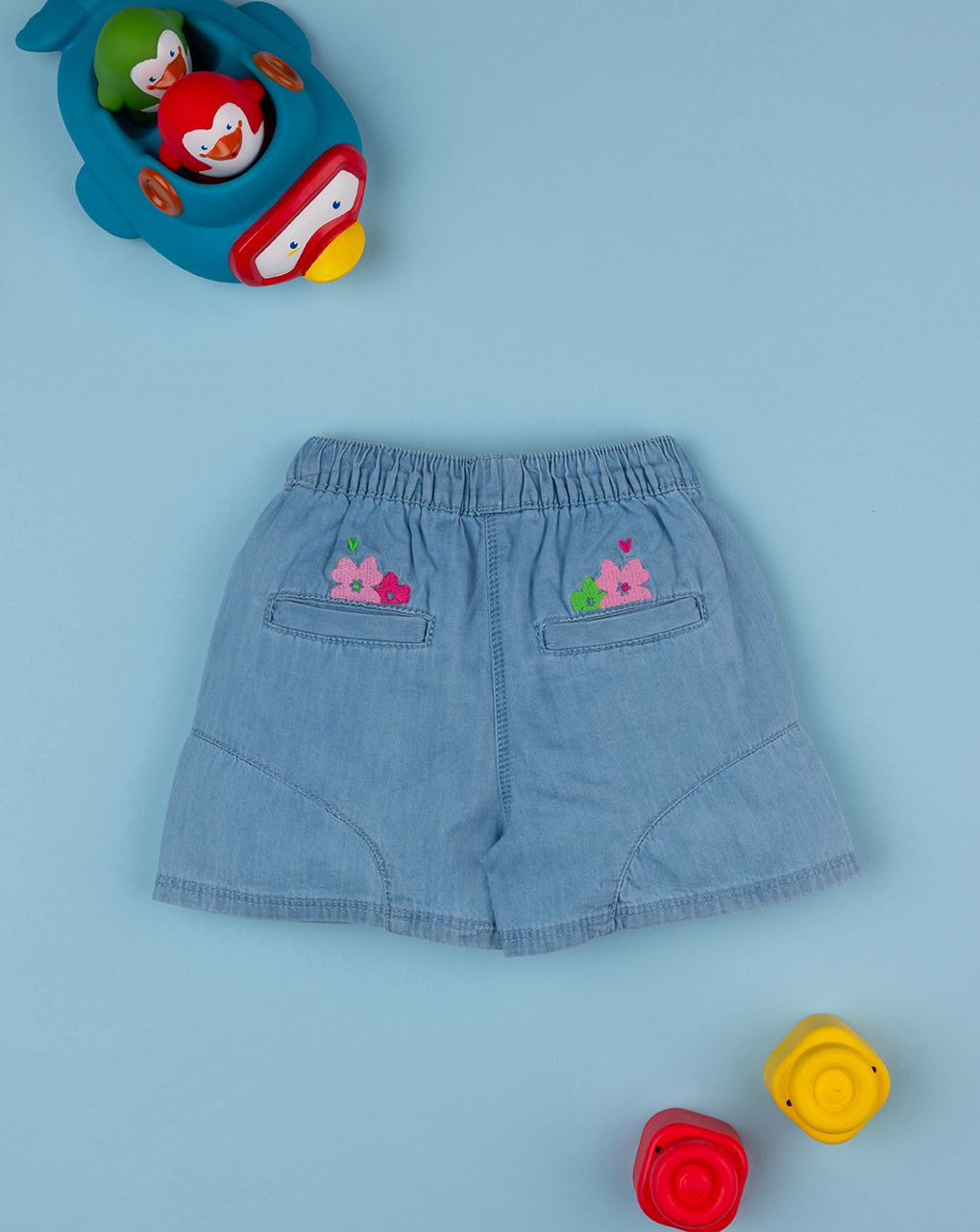 Shorts chambray bimba con ricami