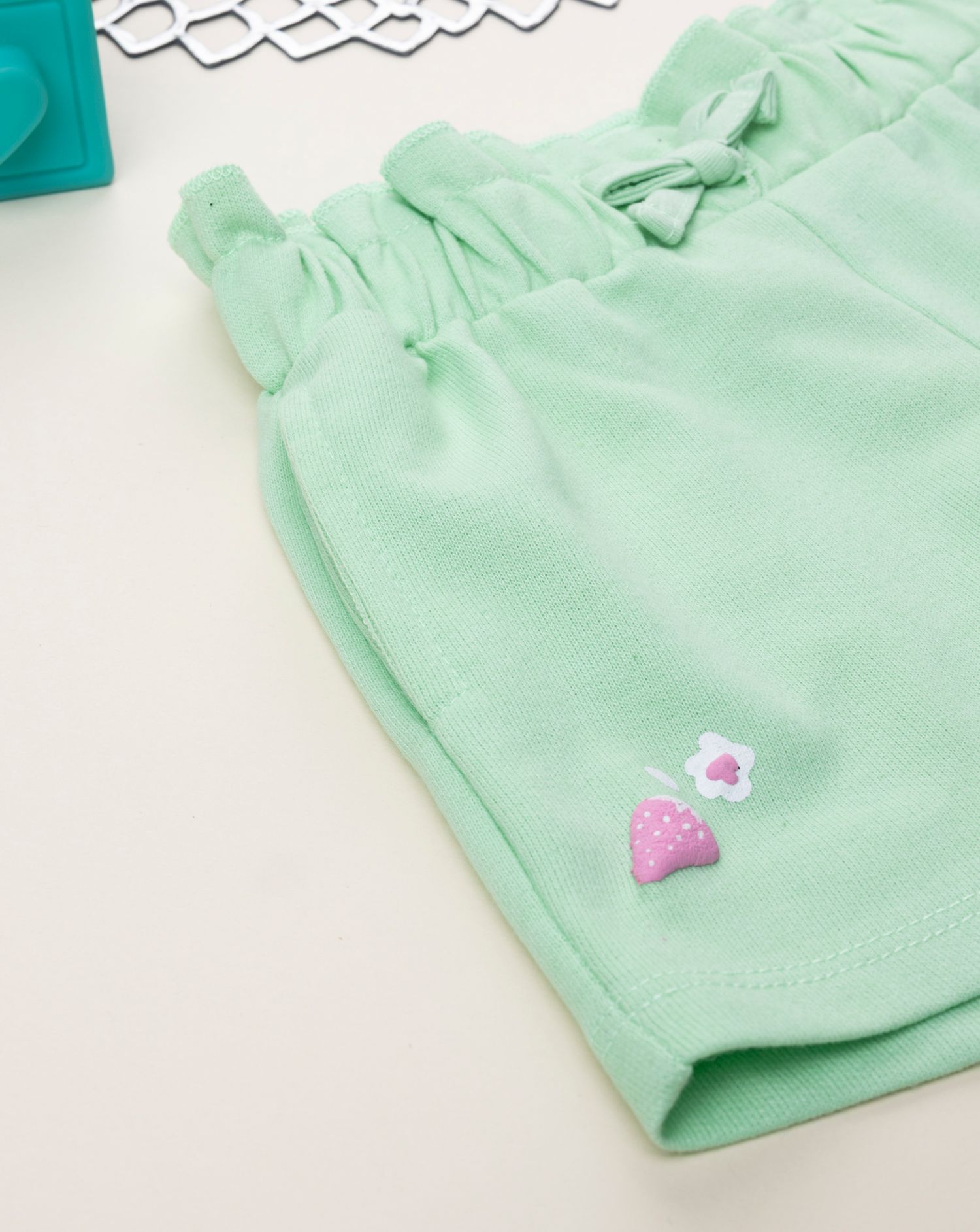 Shorts bimba verde con stampa
