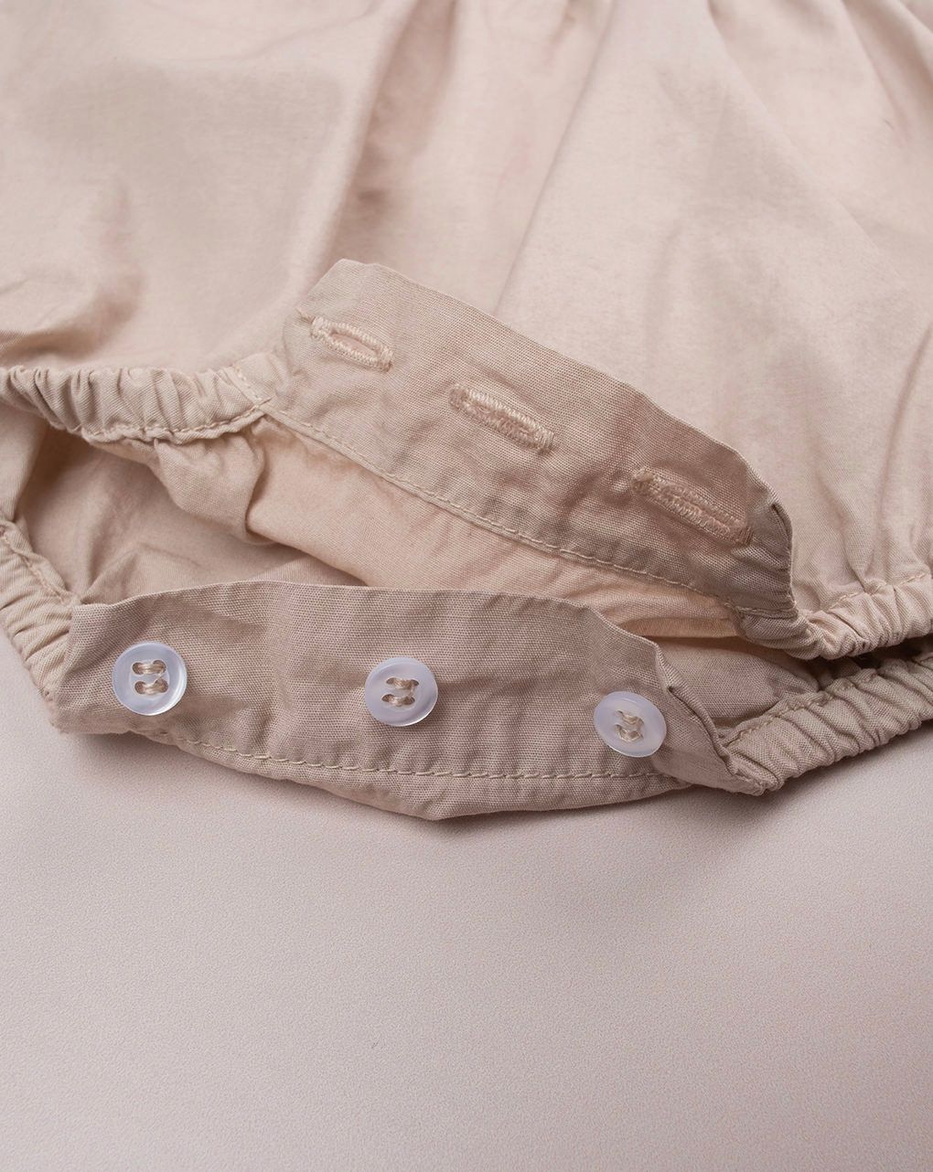 Completo premium bimba t-shirt e salopette beige