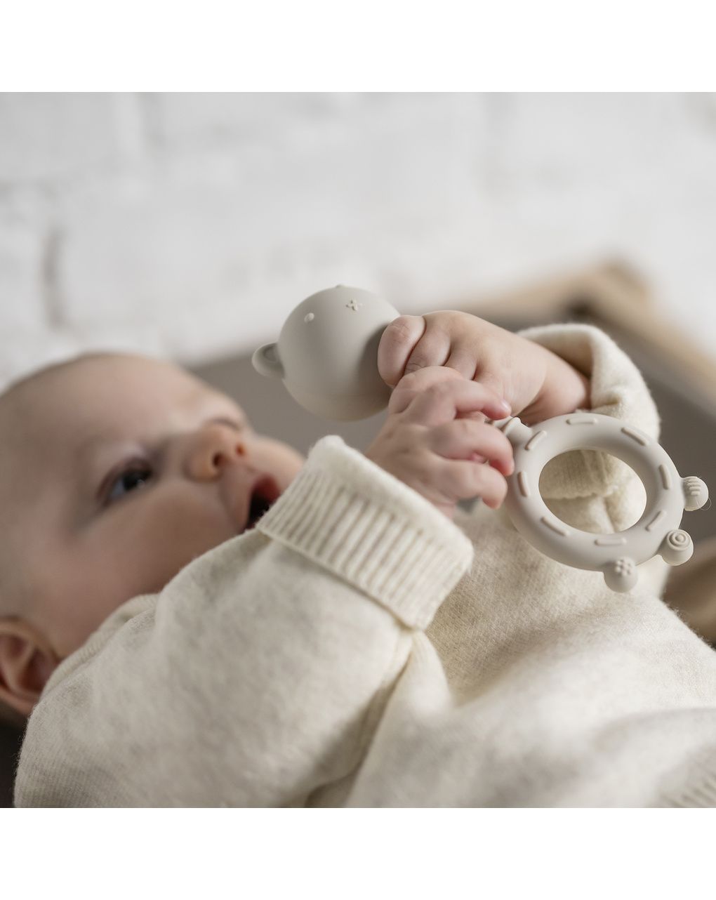 Sonaglio in silicone 
orso argilla  - 0+ - nattou