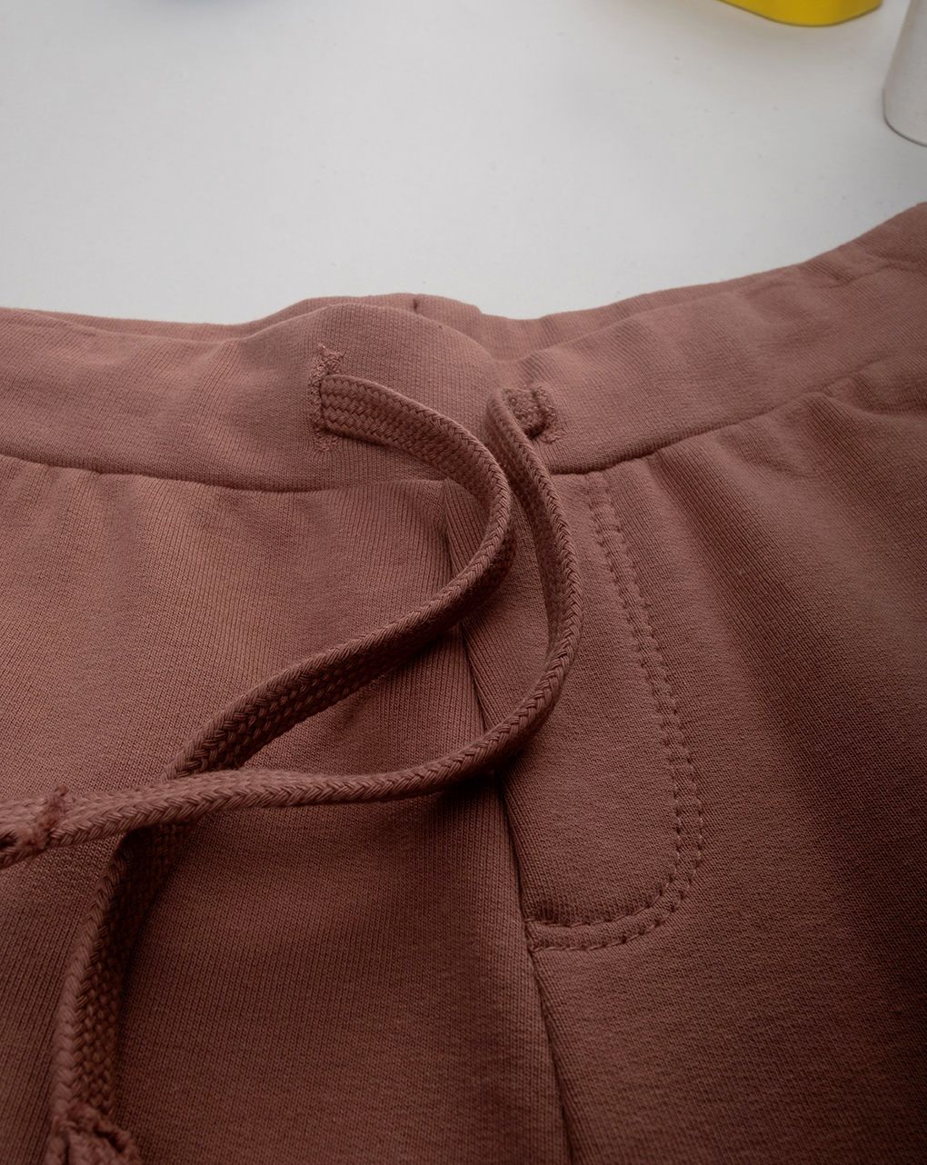 Bermuda bimbo marrone con tasche