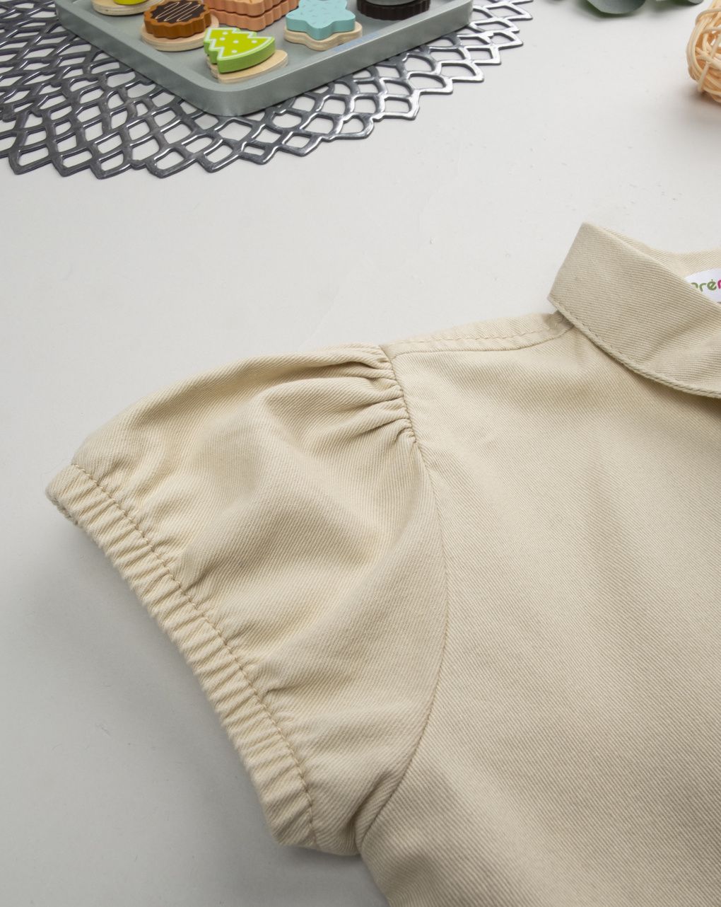 Tuta beige bambina con ricami