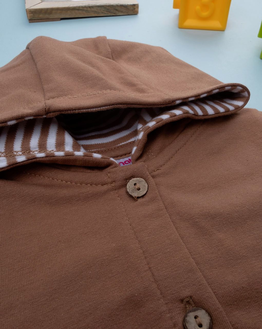 Cardigan con cappuccio marrone bambino