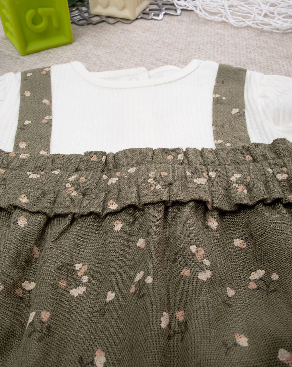 Tutina corta bimba verde fiorellini