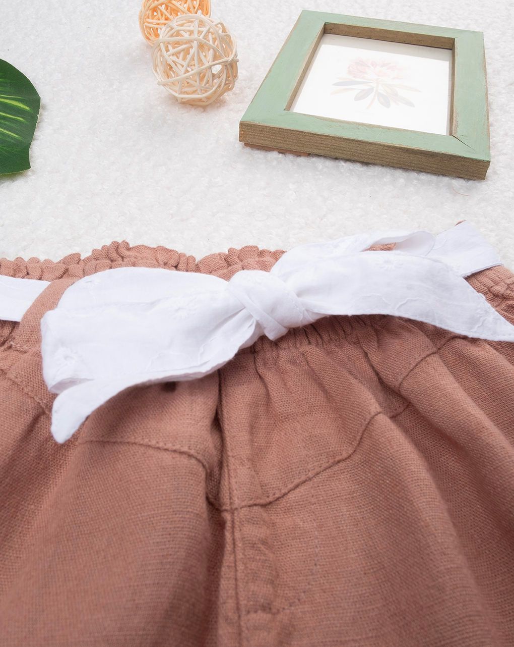 Shorts bimba marrone contura sangallo