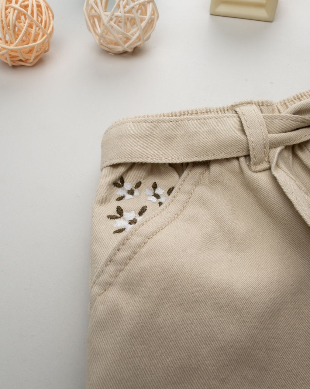 Shorts beige bambina con fusciacca