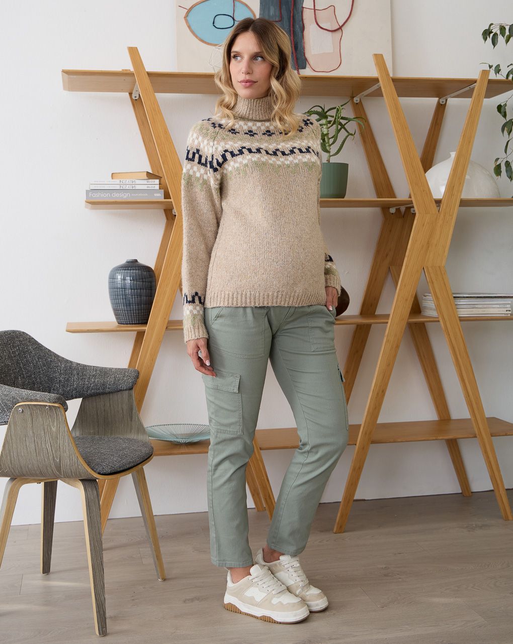 Maglione premaman beige con intarsi multicolor
