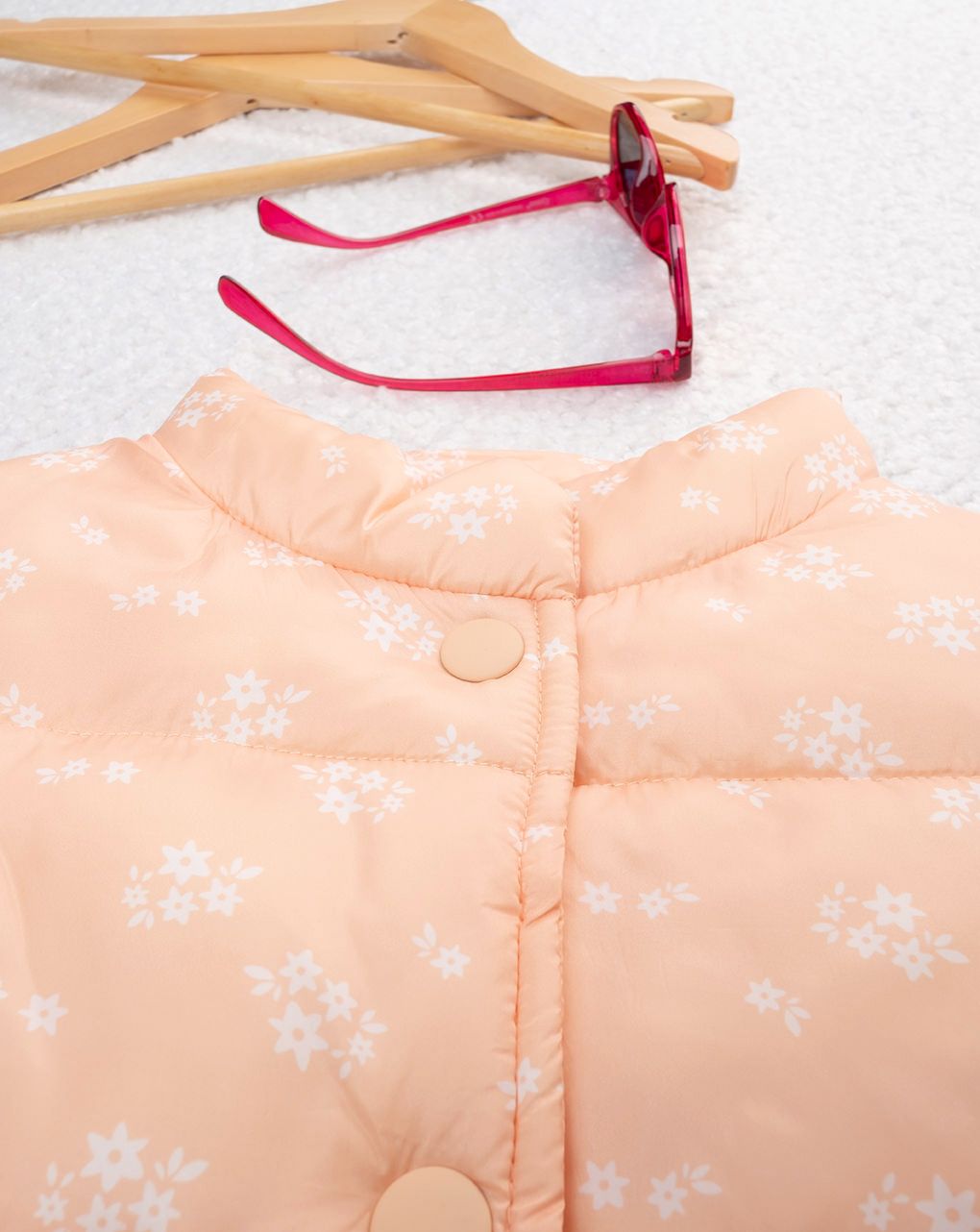 Piumino smanicato bimba arancione