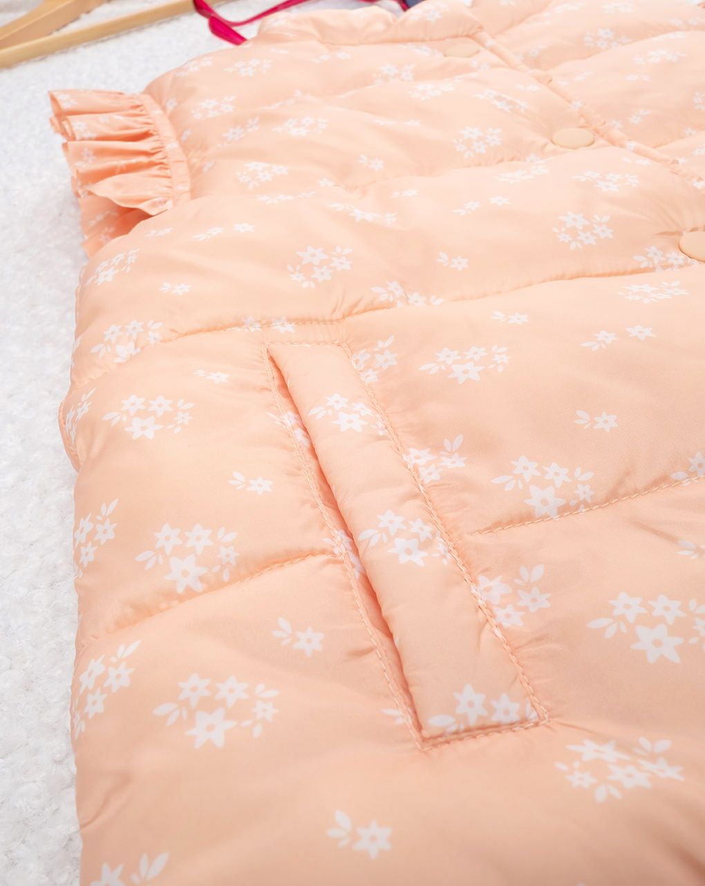 Piumino smanicato bimba arancione