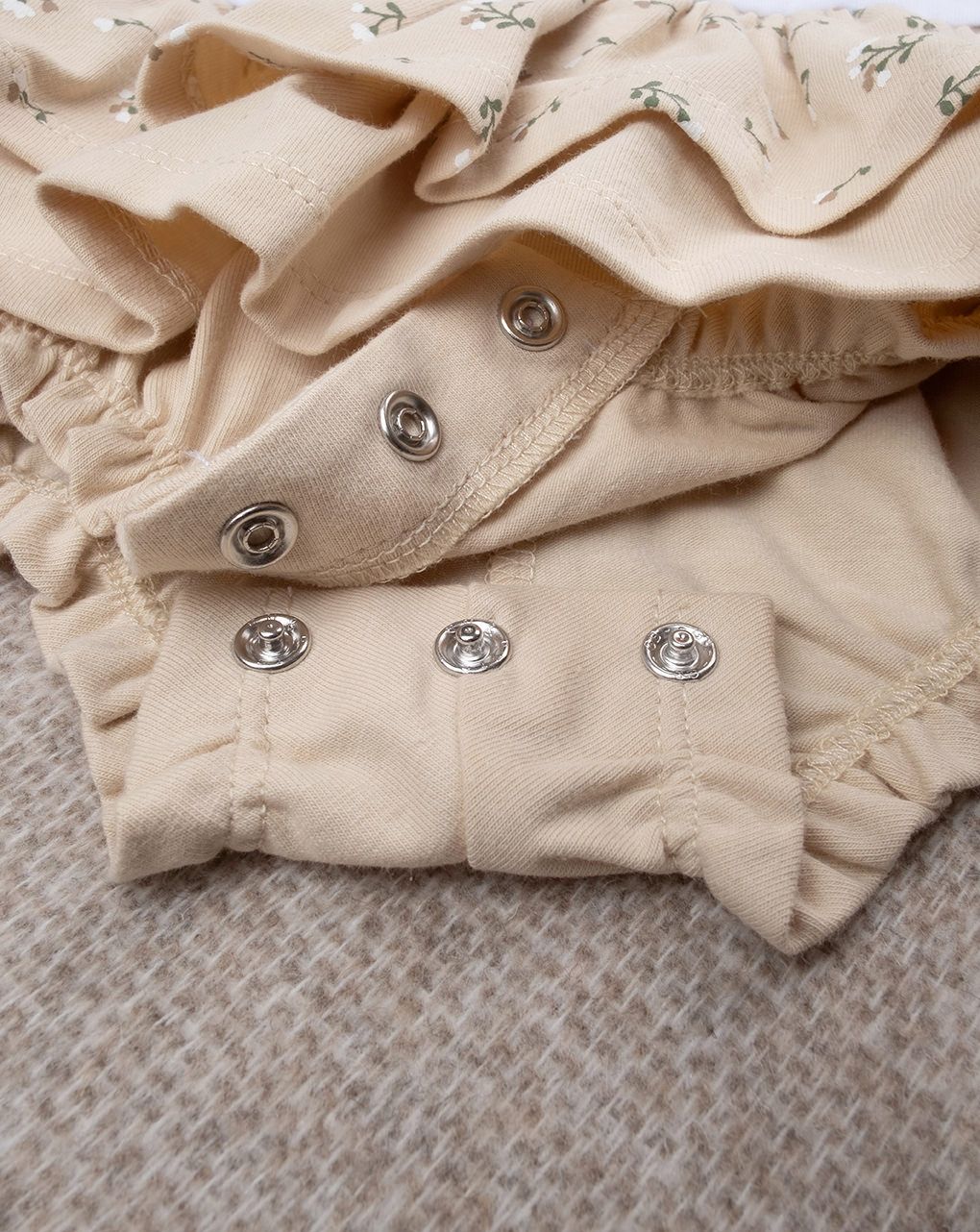 Pagliaccetto bimba beige coniglietto