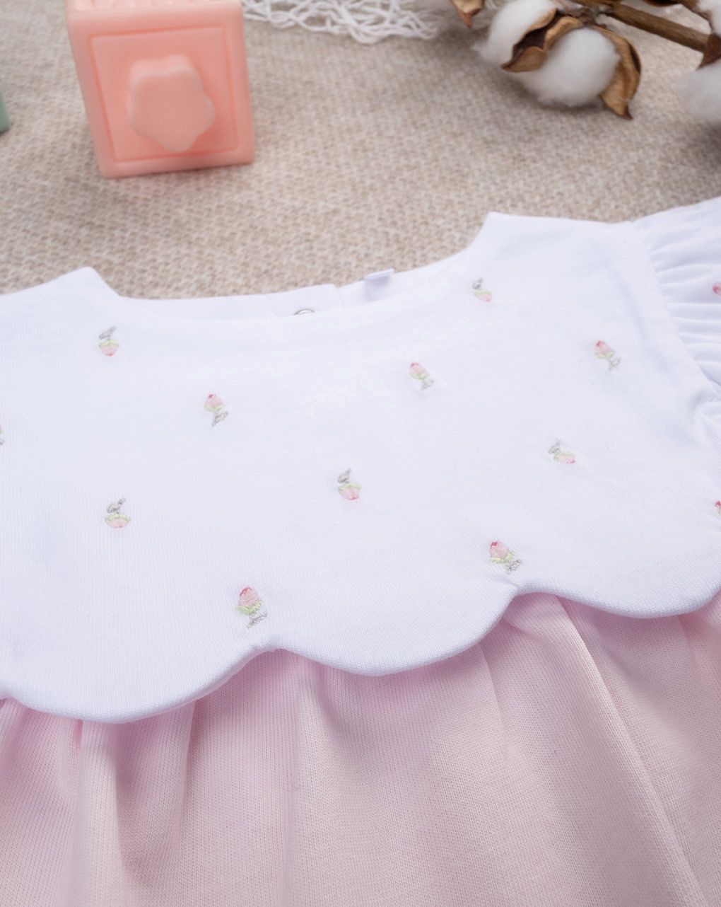 Pagliaccetto bimba bianco/rosa c ricami