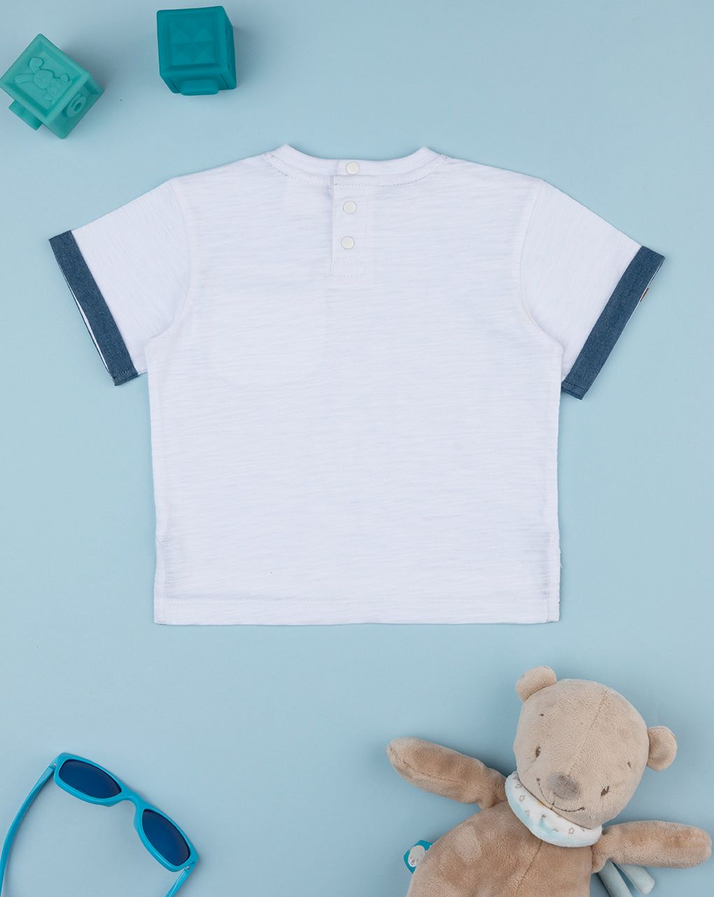 T-shirt bimbo bianca e denim