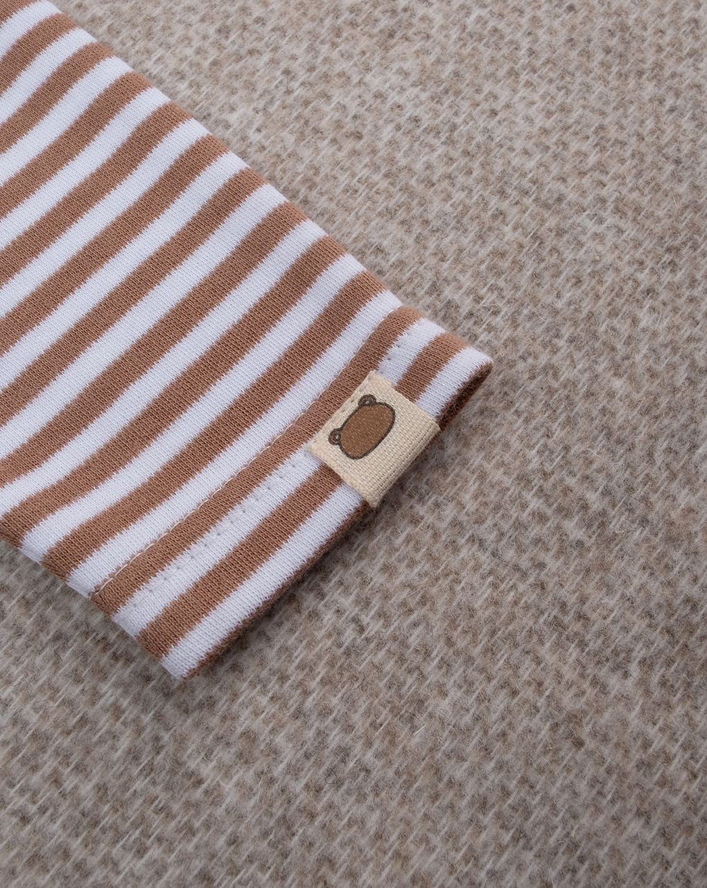 T-shirt bimbo rigata con taschino