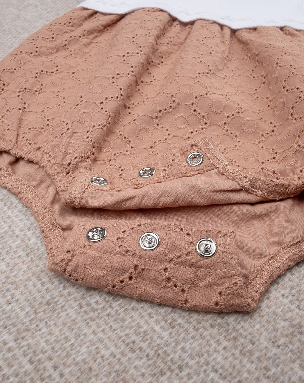 Pagliaccetto bimba bianco/marrone sangallo