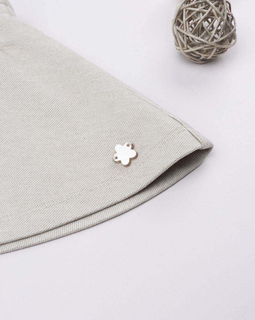 Salopette bimba beige con ricami