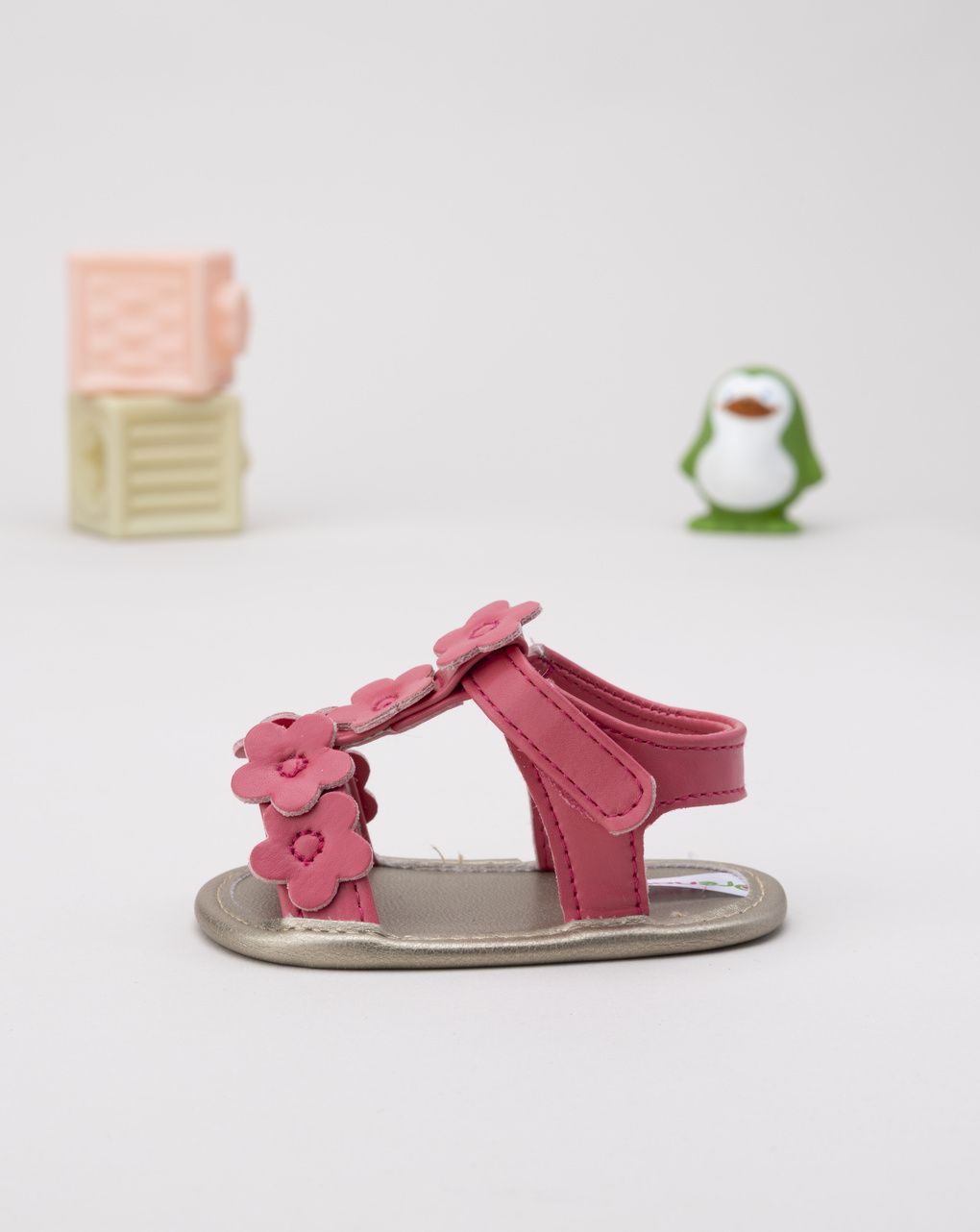 Sandalo fucsia neonata con fiori