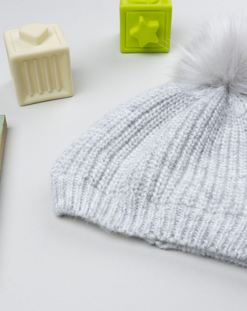 Berretto ponpon bimba grigio con lurex