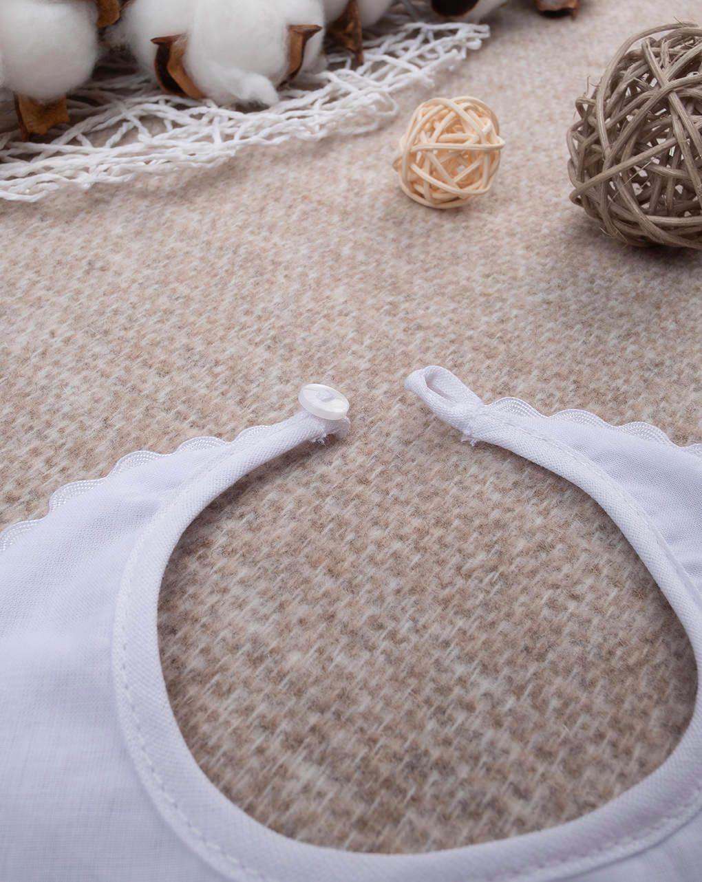 Bavaglino in mussola con ricamo coniglietto