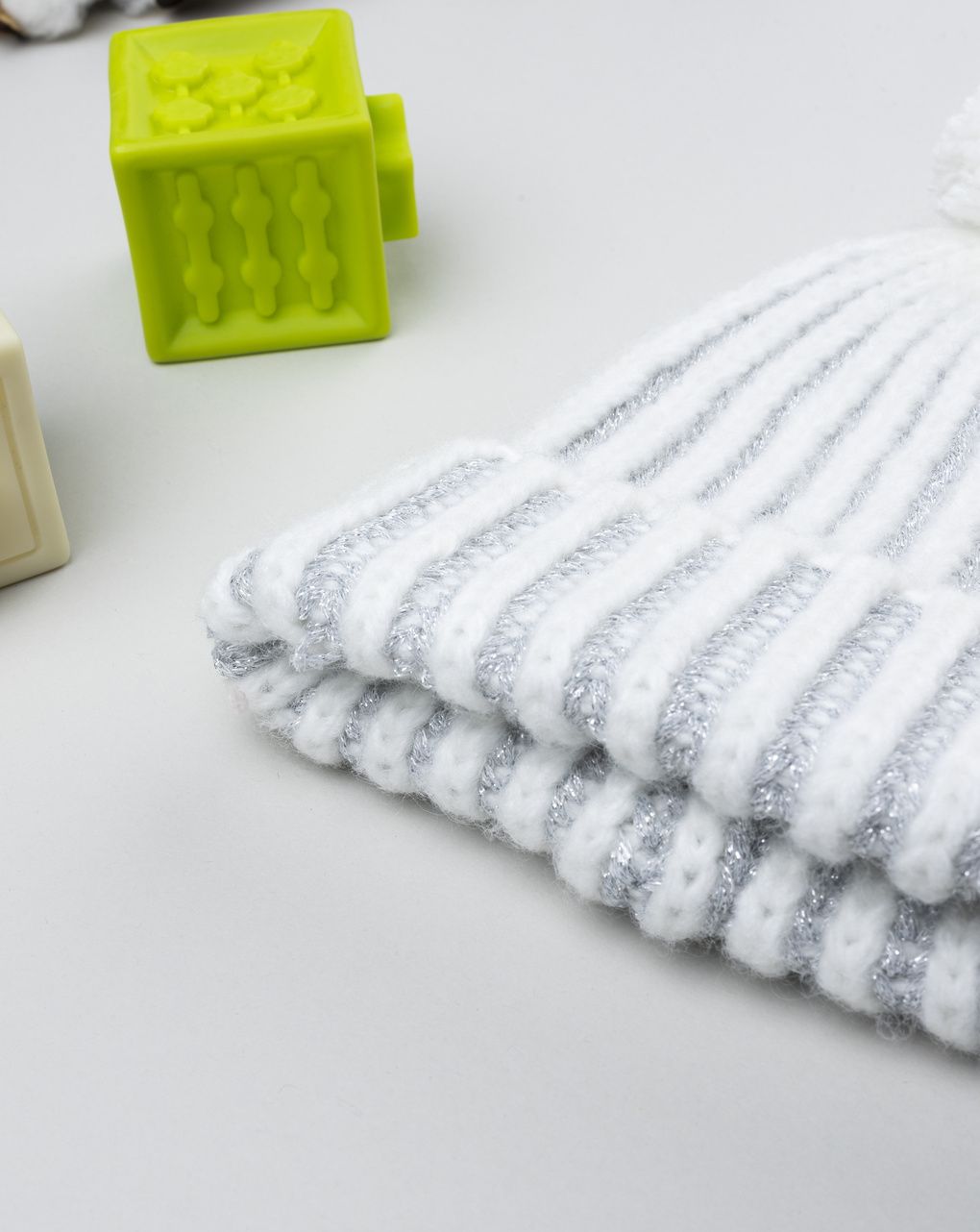 Berretto bimba grigio con lurex