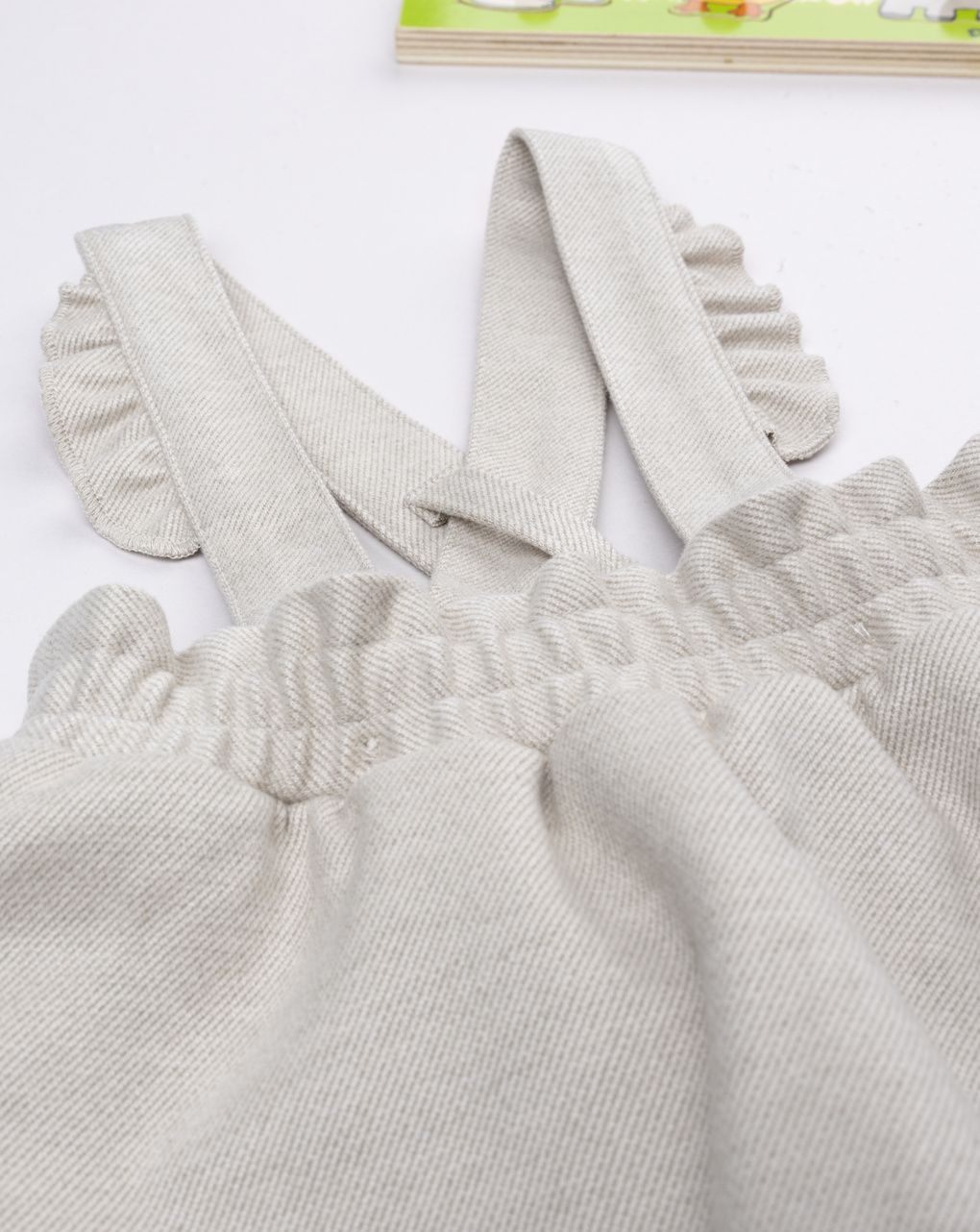 Salopette bimba beige con ricami