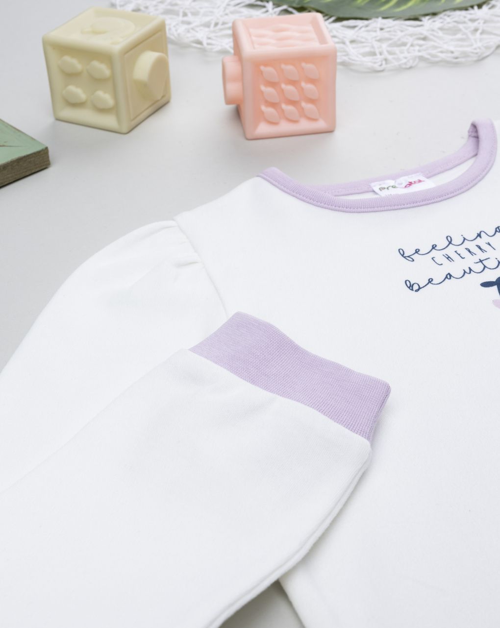 Pigiama bimba bianco/viola ciliegie viola