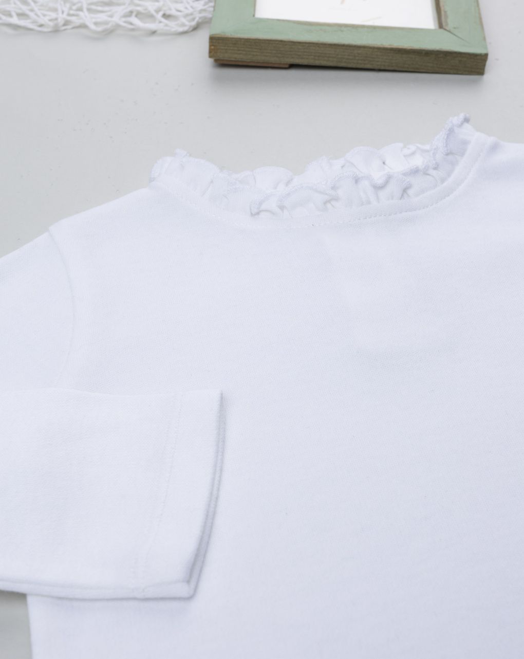 T-shirt bimba bianca collo lavorato