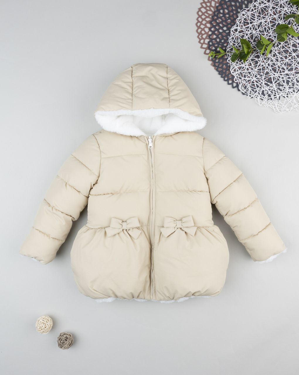 Giubbotto bimba beige con fiocchi