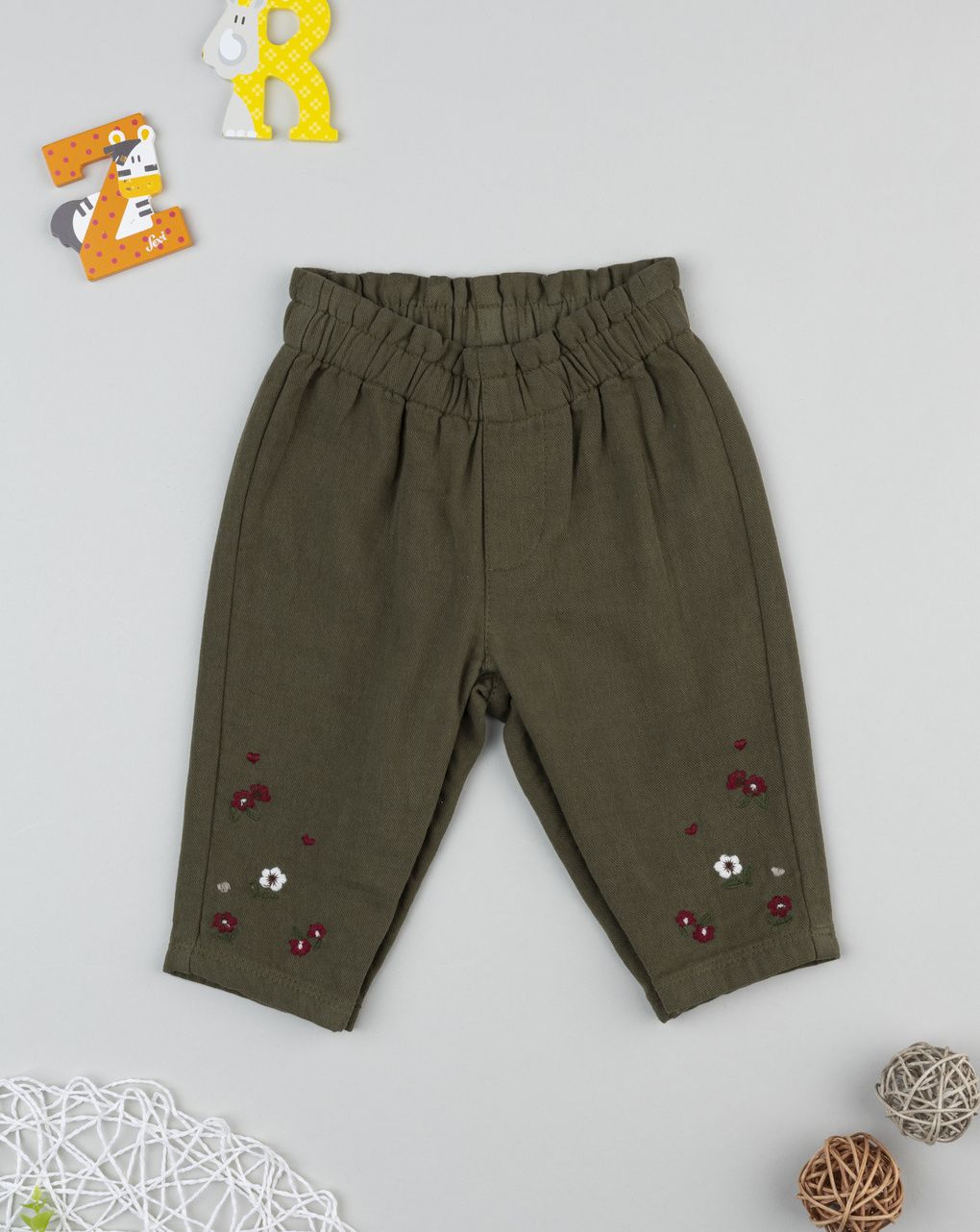 Pantalone bimba verde ricamato