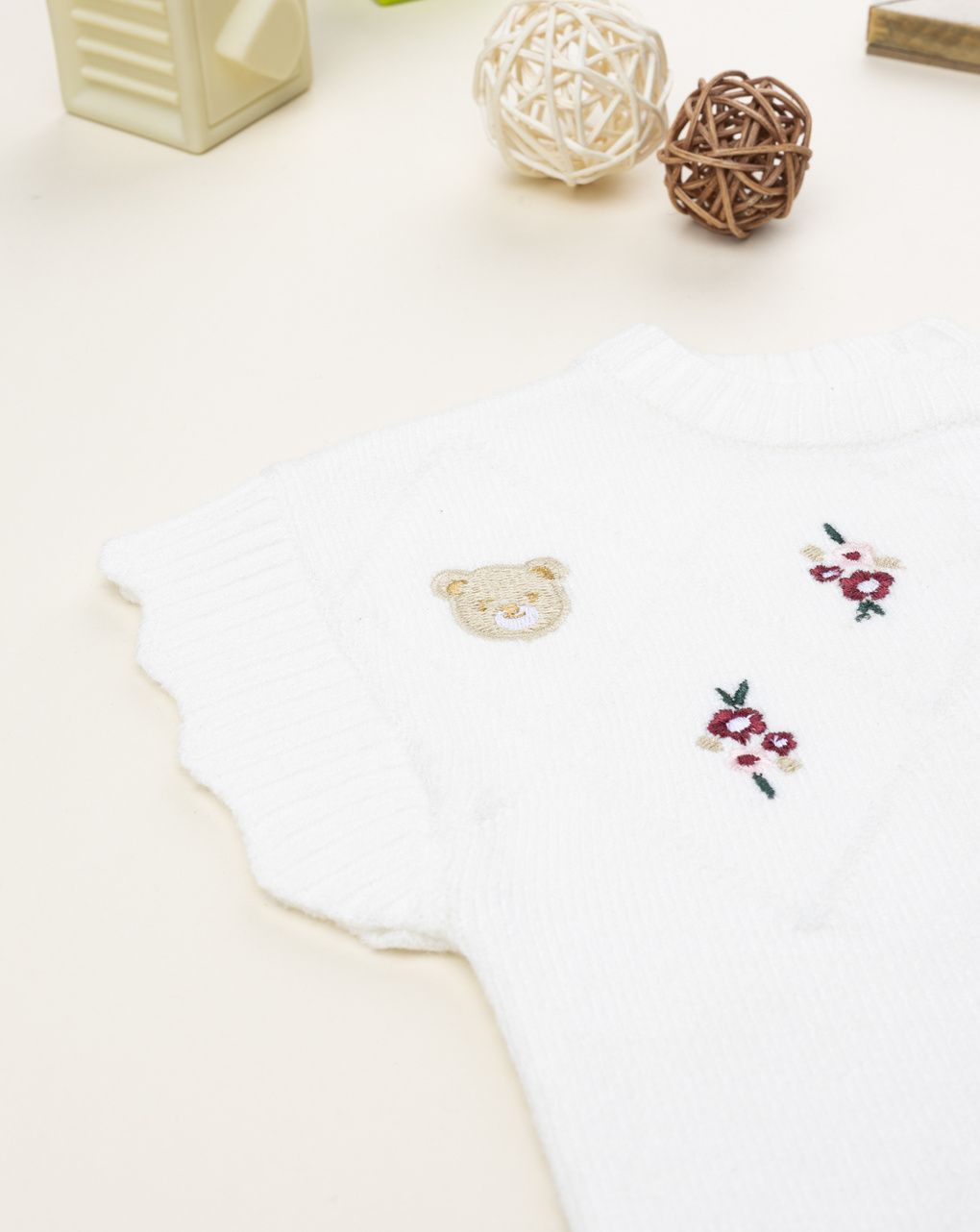 Gilet bimba bianco ricamato