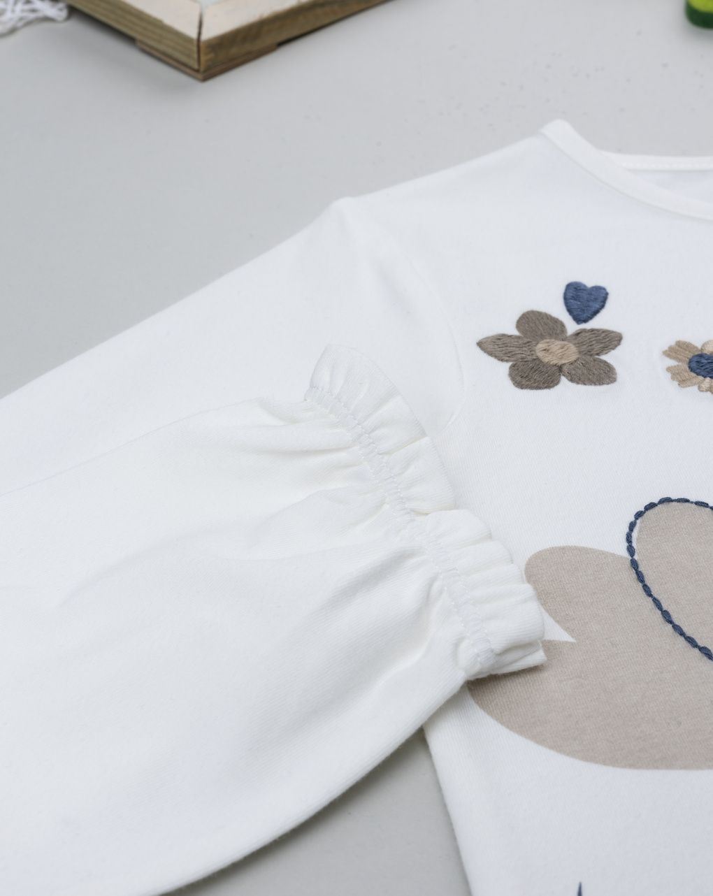 T-shirt bambina bianca con fiori