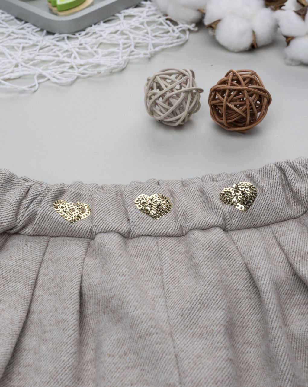 Shorts bimba beige cuori strass