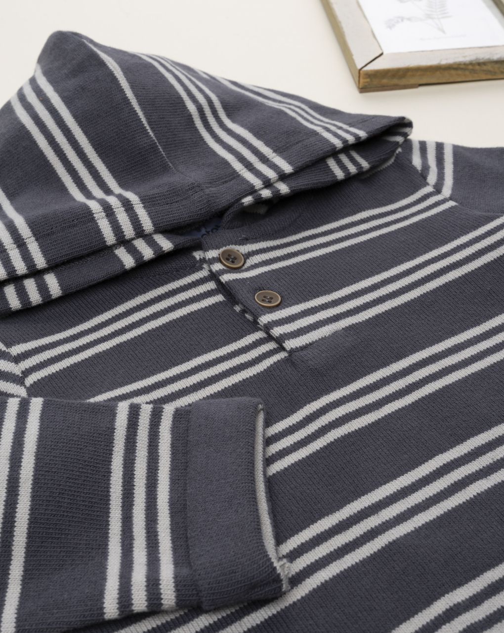 Maglia bimbo rigata grigio/beige con cappuccio
