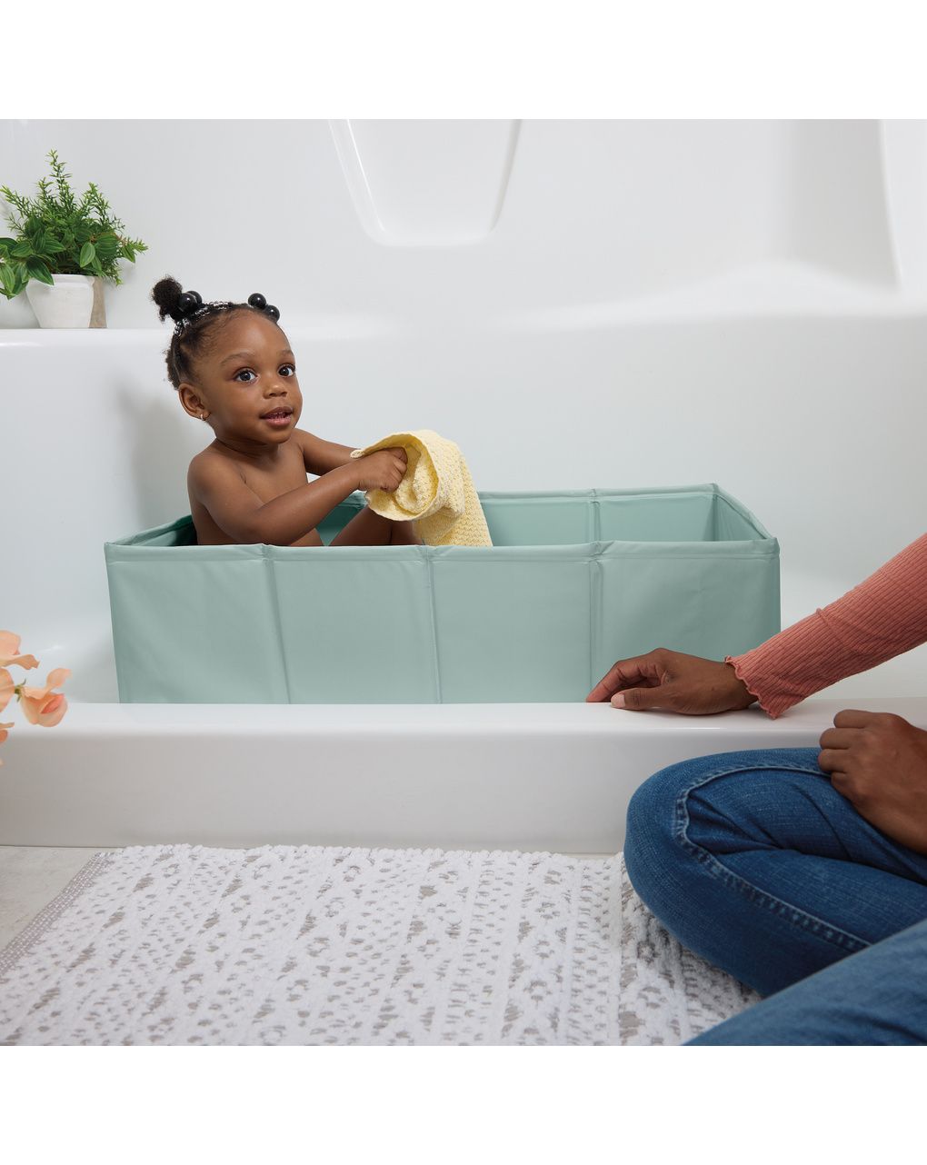 Vasca da viaggio tuckaway™ verde salvia - ingenuity