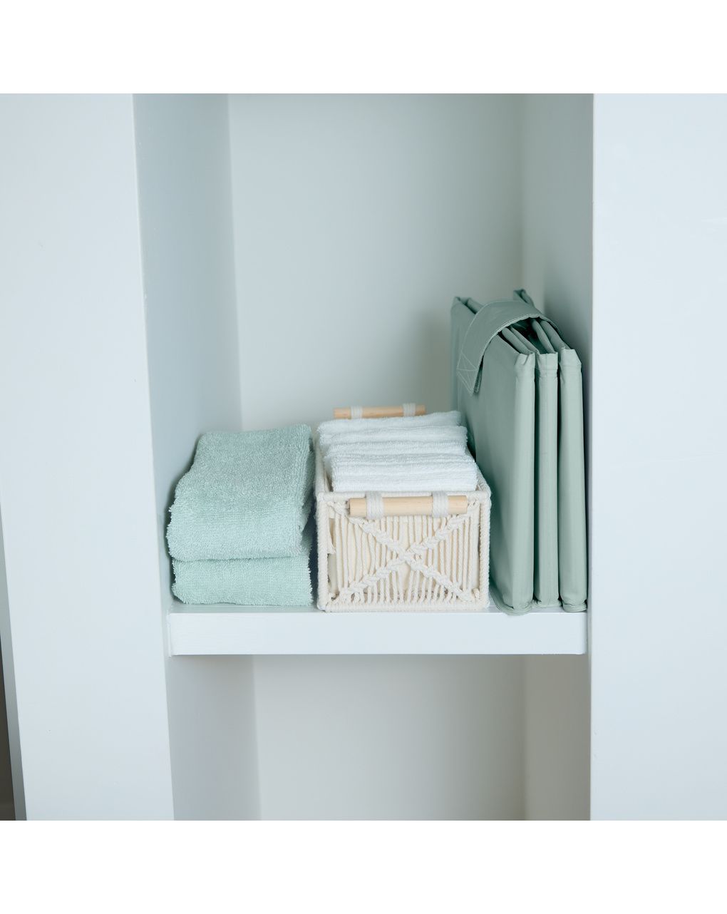 Vasca da viaggio tuckaway™ verde salvia - ingenuity