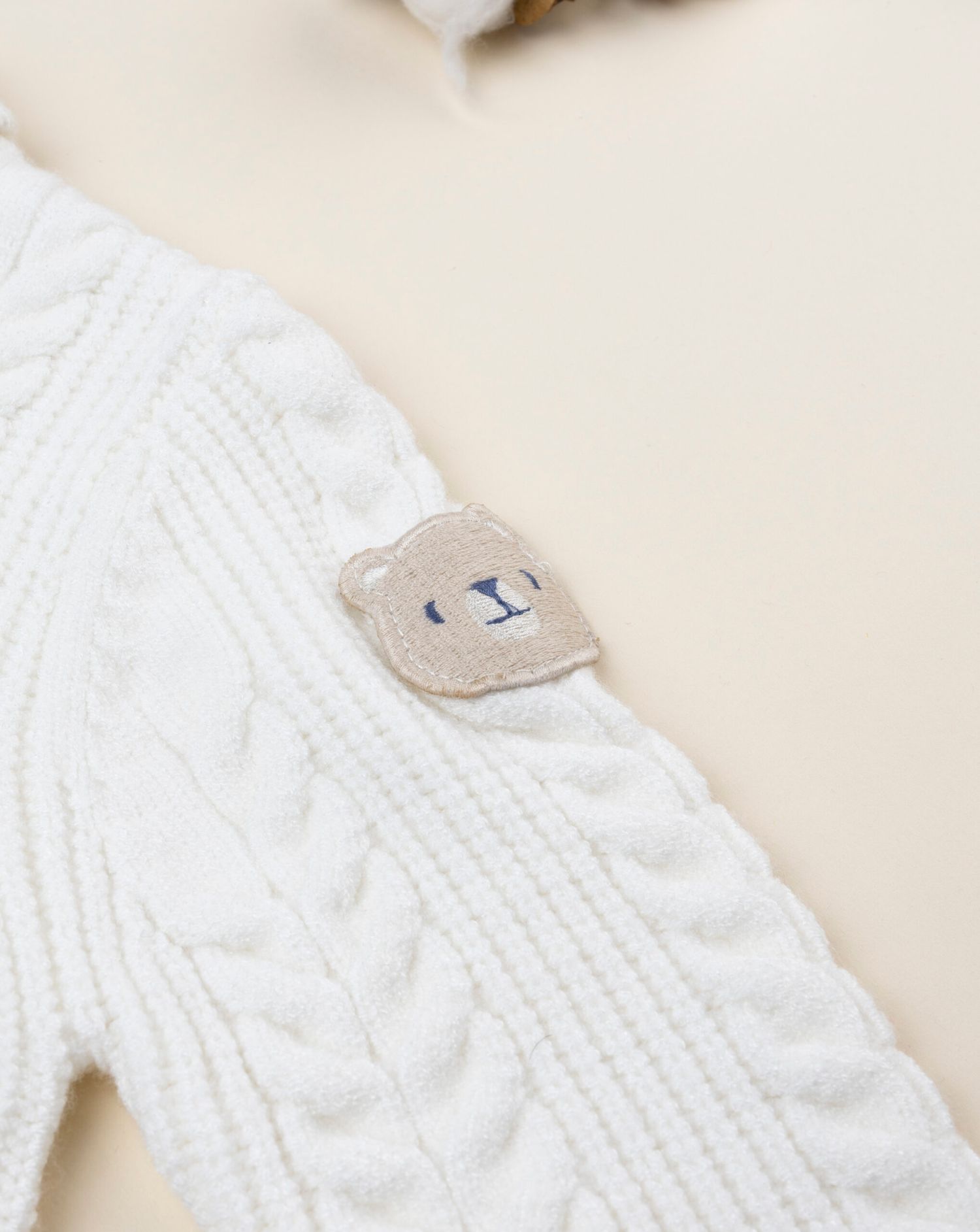 Maglia tricot bimbo bianca patch sul braccio
