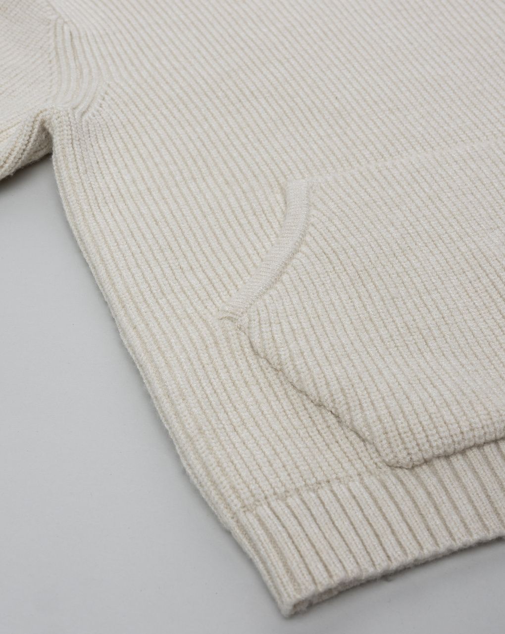 Maglia bambino beige con tascona