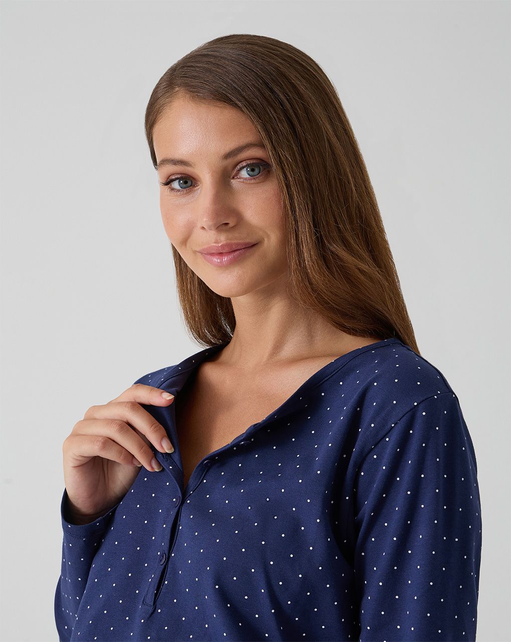 Camicia da notte blu con pois allover