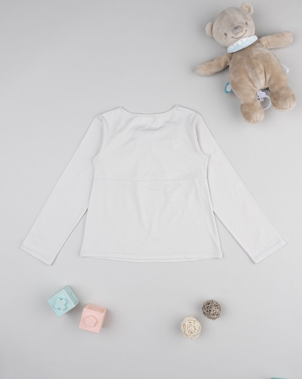 T-shirt beige bimba con collo ricamato