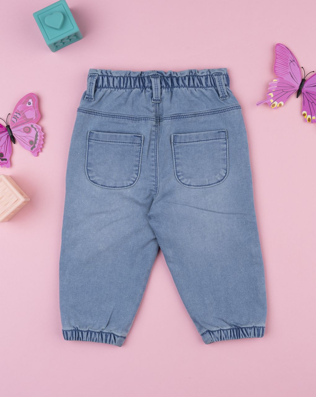 Jeans bimba con ricamo farfalle