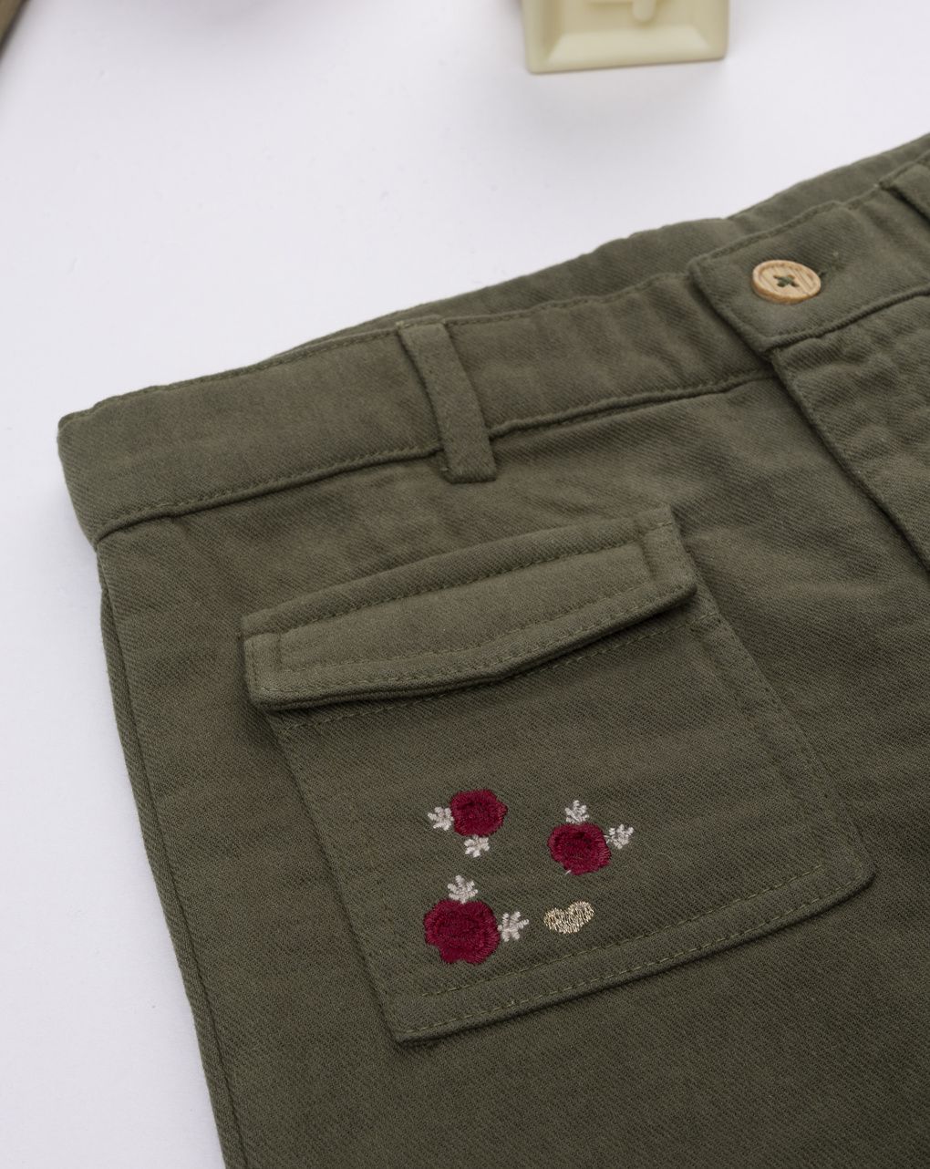 Pantalone bambina verde con ricamo