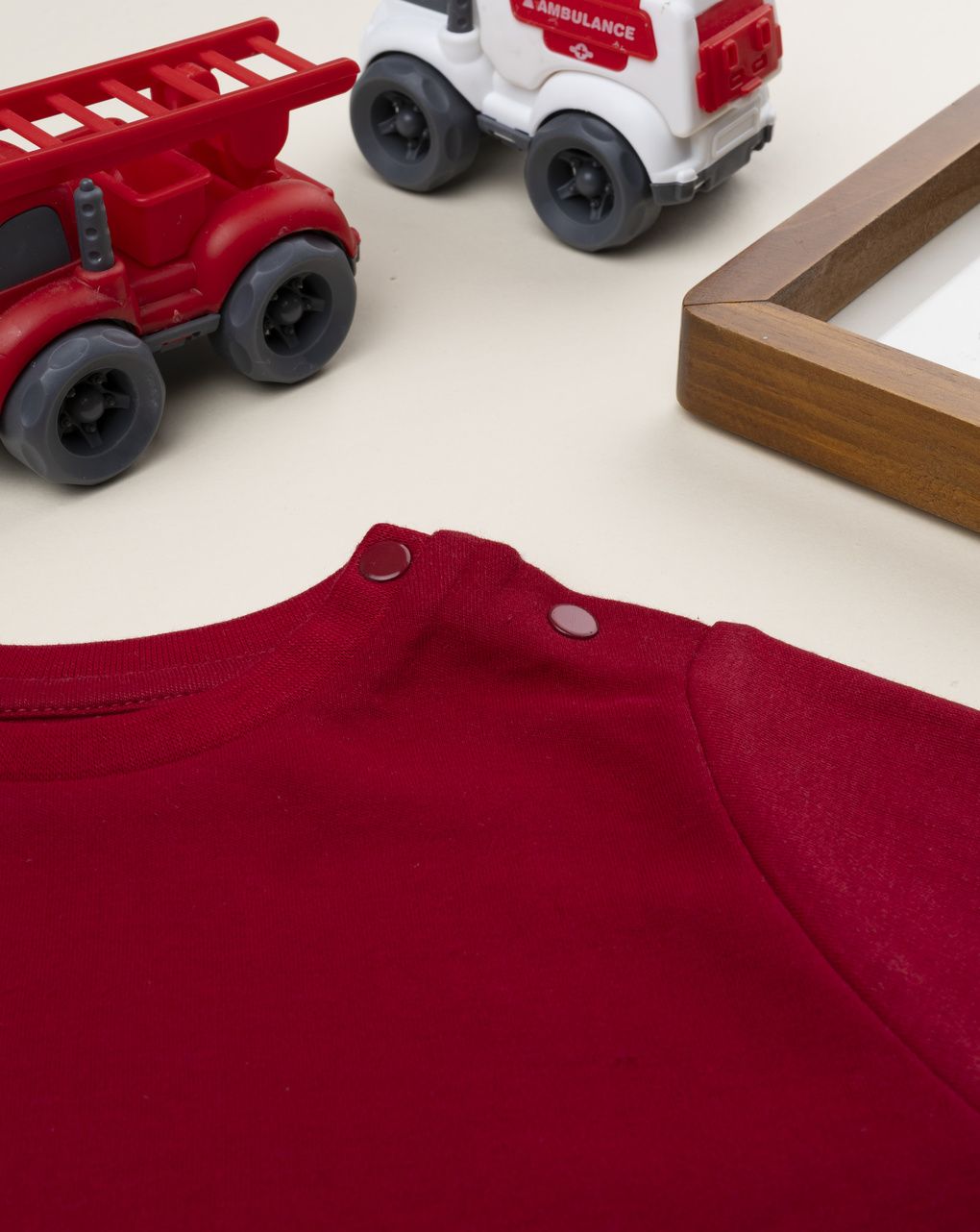 T-shirt bimbo rossa girocollo