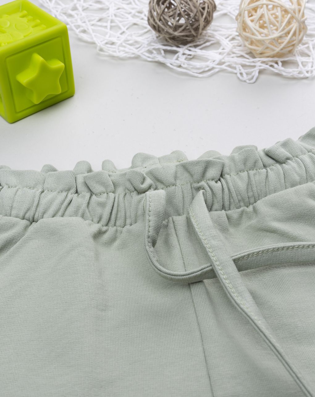 Pantalone bimba verde chiaro ricamo cuore