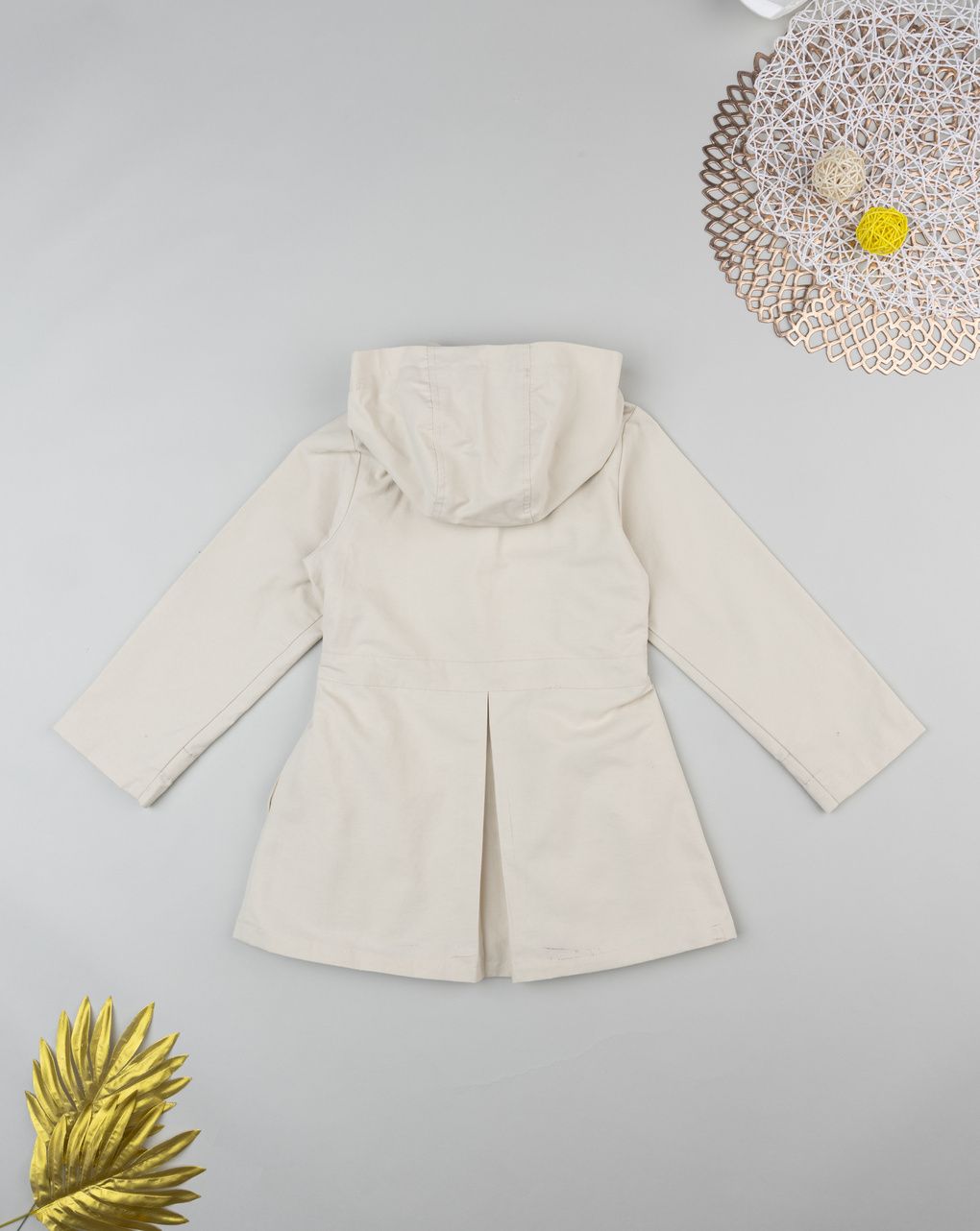 Trench bimba beige con cappuccio